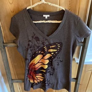 Maurices V-neck butterfly Tee, Large